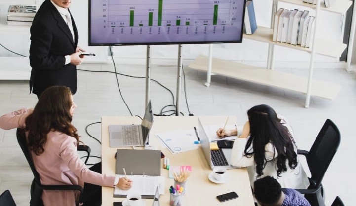 Why Startups Choose Fractional CTOs